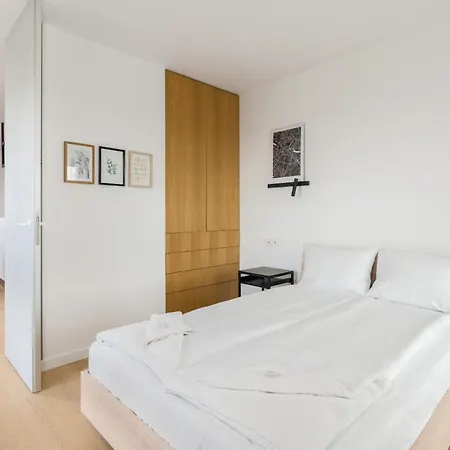 Apartman 14th Floor City Center View Towarowa 37 By Renters Poznań